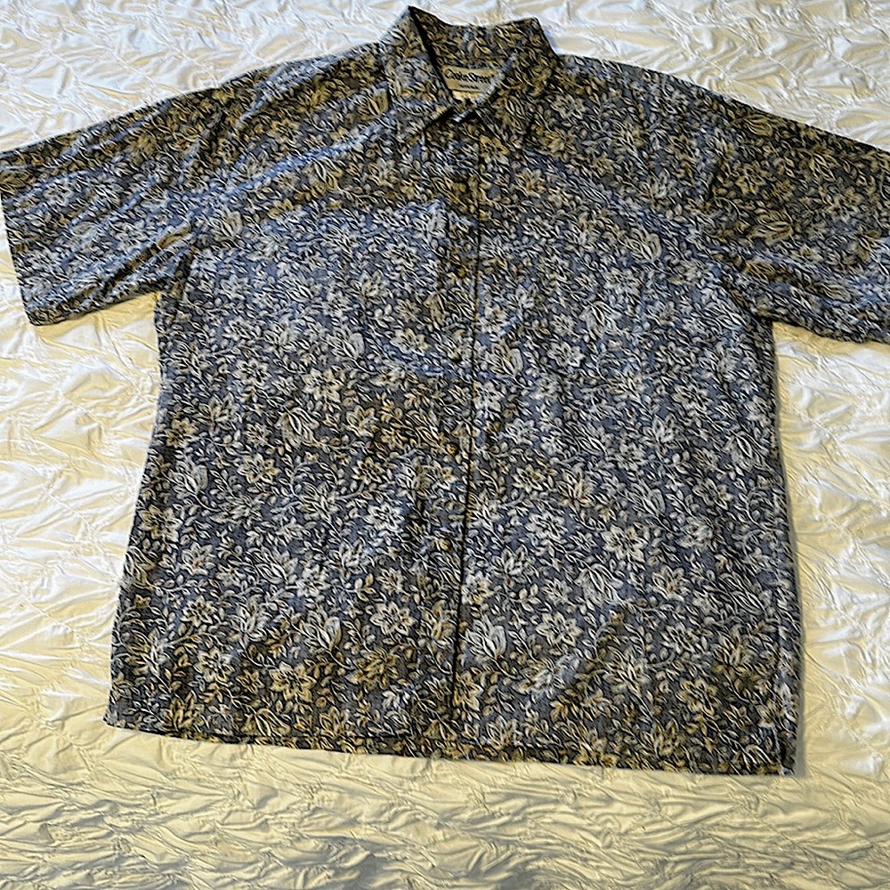 Great looking men’s Hawaiian style shirt